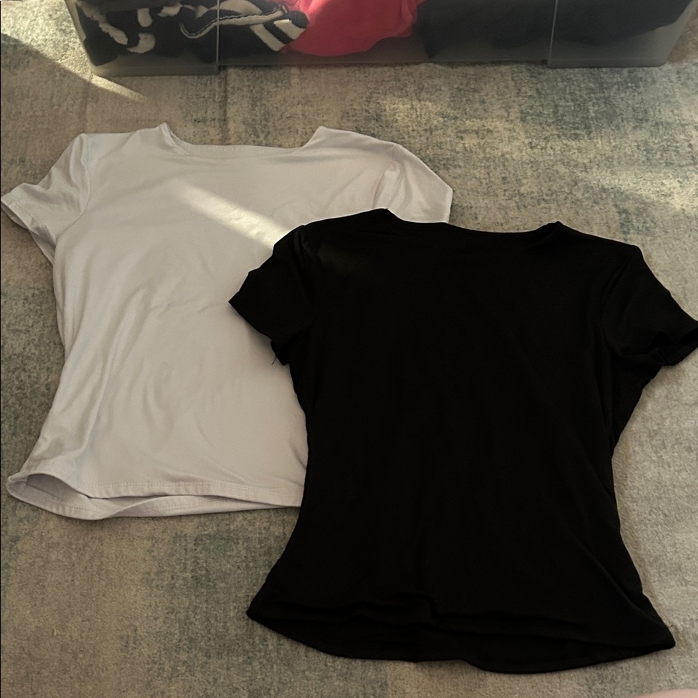 Fitted Black and White Slightly Cropped T-Shirt Bundle Set